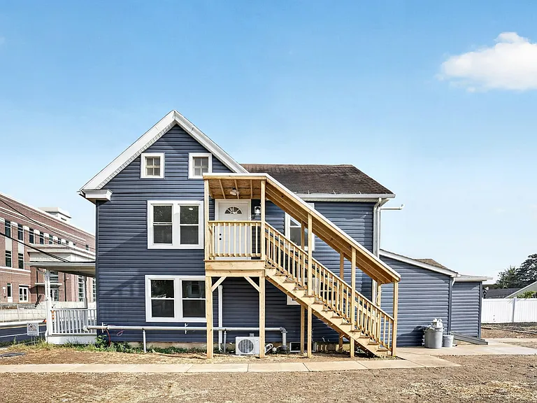 428 S Governors Ave #C — Photo 5