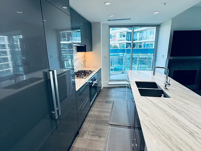 1500 Martin St #6 — Photo 3