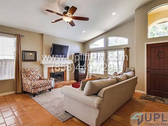 3rd image of 1016 Honeysuckle Dr