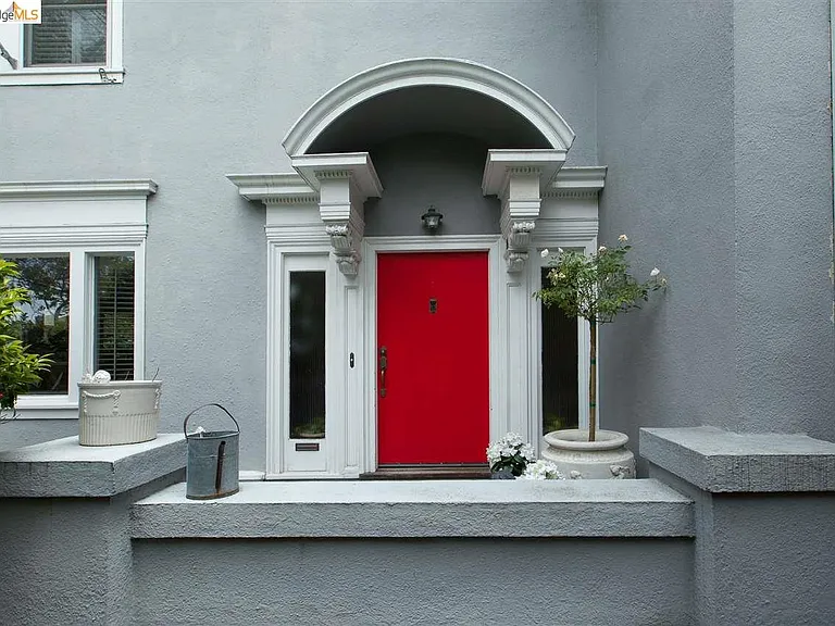16 Craig Ave — Photo 2
