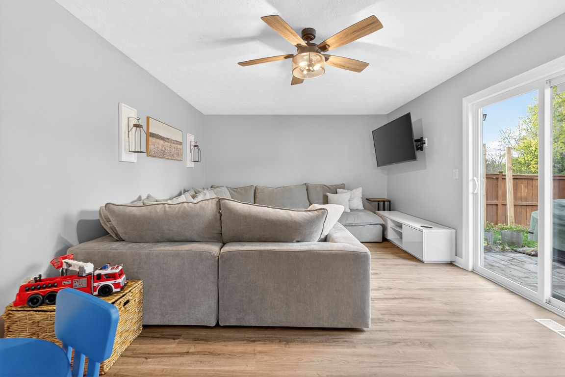 next background image