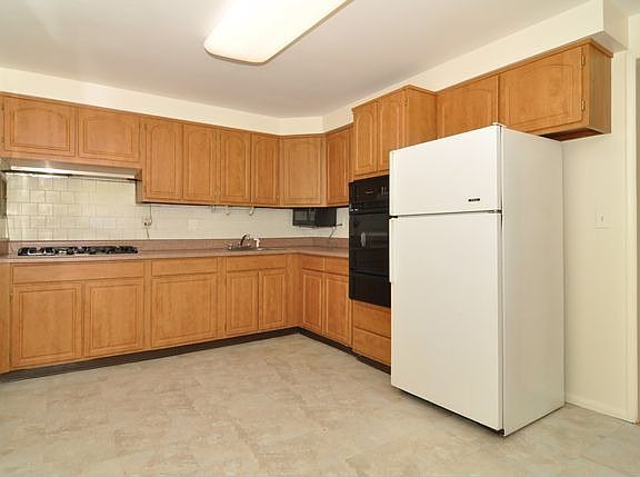 5th image of 22 Abington Ave