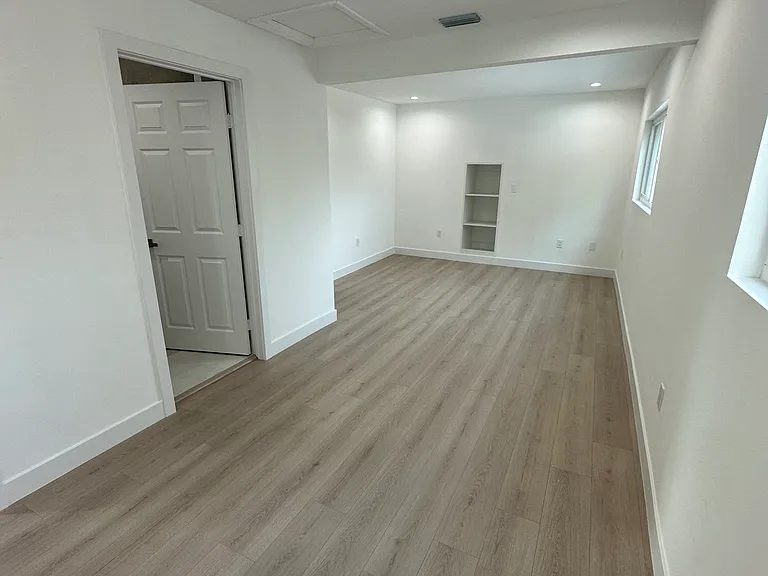17735 Ludlow St — Photo 28
