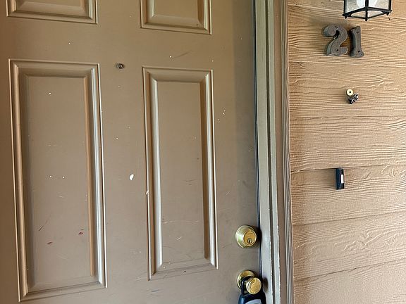 5th image of 1025 W Entiat Ave #F21