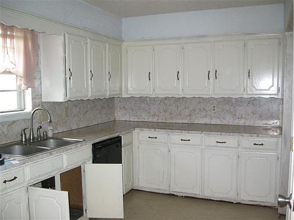 5th image of 23404 Laura Dr