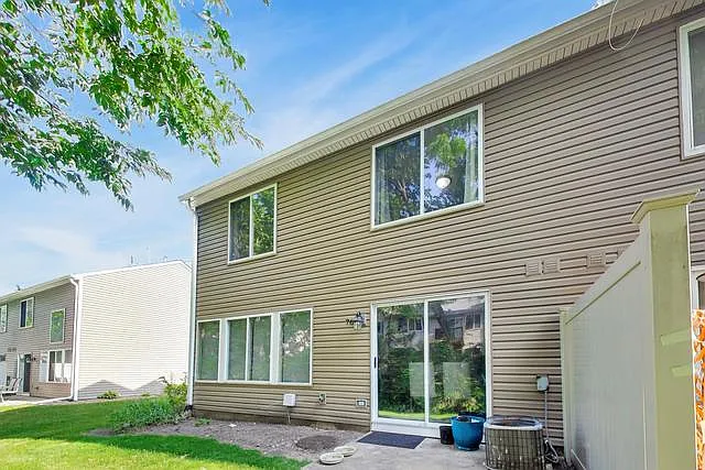 76 Cambridge Ave — Photo 3