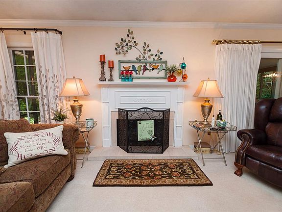 3rd image of 900 Sussex Ct