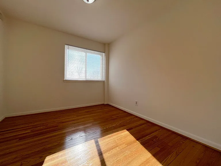 HIckory Heights Apartments — Photo 27