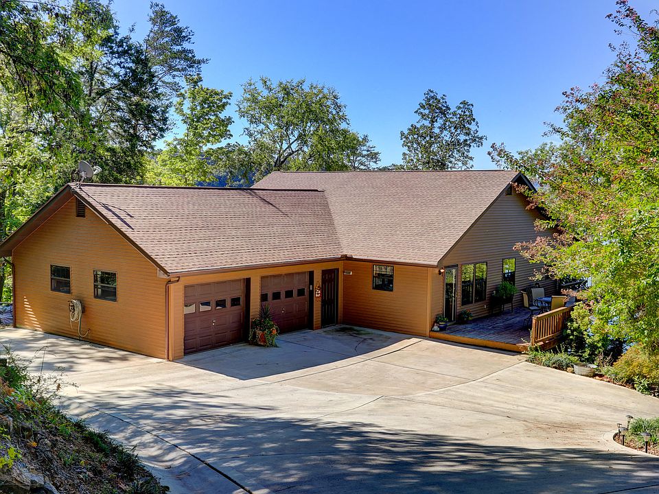 1st image of 921 Lakeview Dr