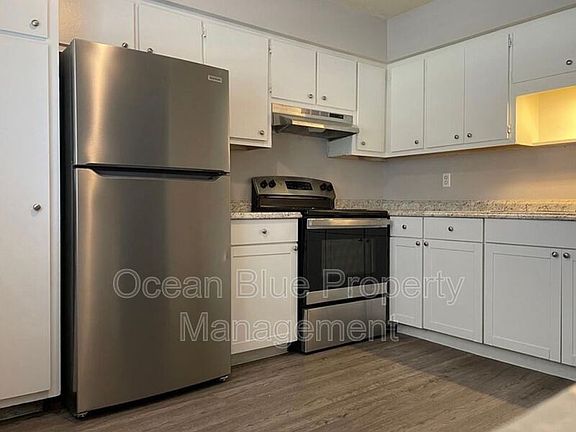 4th image of 2708 Broadway #6