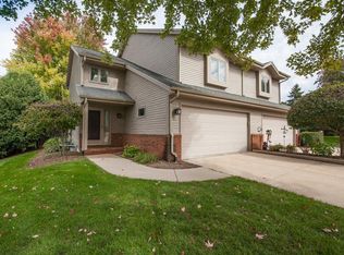 502 Frederick Ct, Oconomowoc, WI