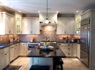 7 Robert Ct, Verona, NJ 07044