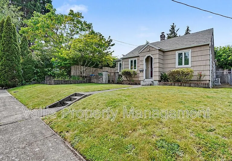 2151 Winter St SE — Photo 2