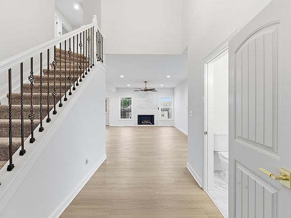 3rd image of 4616 Fitzroy Ct
