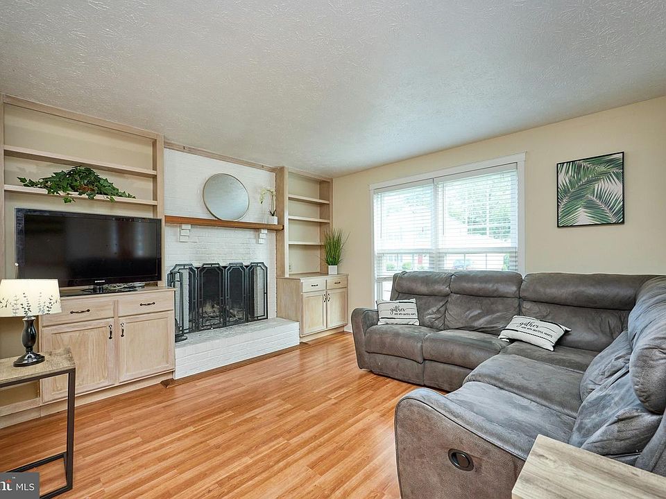 1st image of 806 Rust Dr NE