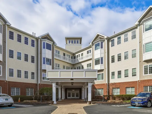 1 King Philip Drive #212, West Hartford, CT 06117