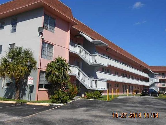 3rd image of 18555 NE 14th Ave APT 501