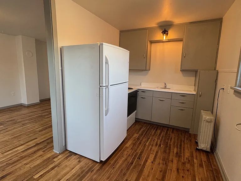 157 N 4th East St #5 — Photo 4
