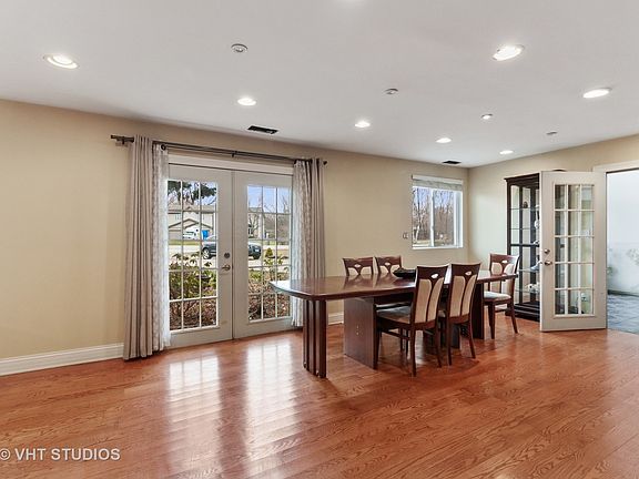 3rd image of 21W665 Thorndale Ave