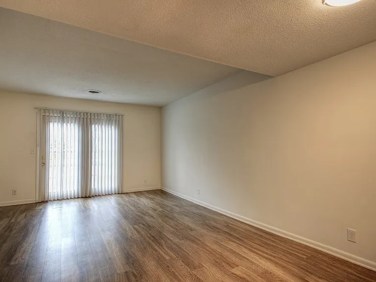 1515 Lincolnshire Dr — Photo 18
