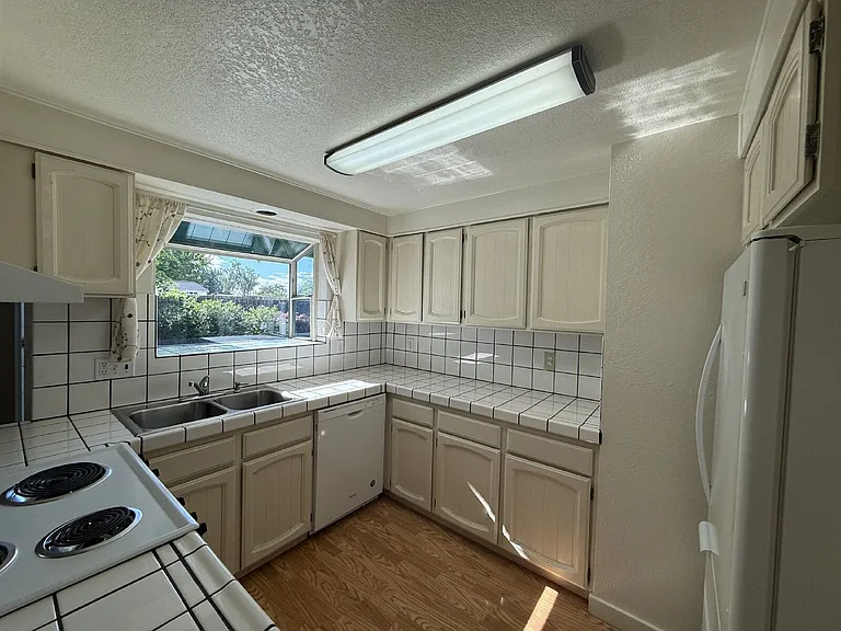 3959 Pam St — Photo 7