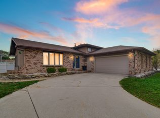 9017 Mathews St, Crown Point, IN 46307