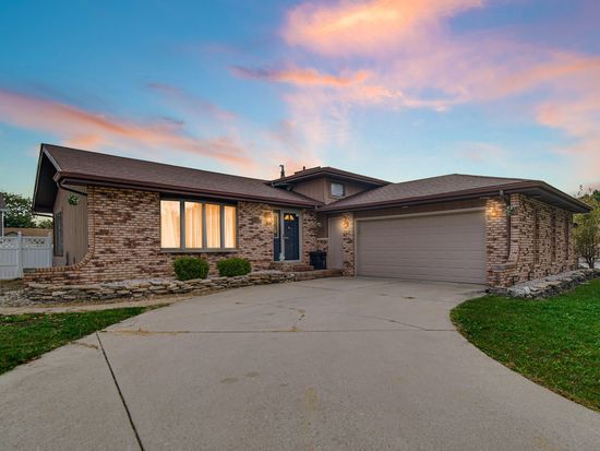 9017 Mathews St, Crown Point, IN 46307