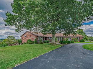 12 Deerhaven Dr, Wheeling, WV 26003