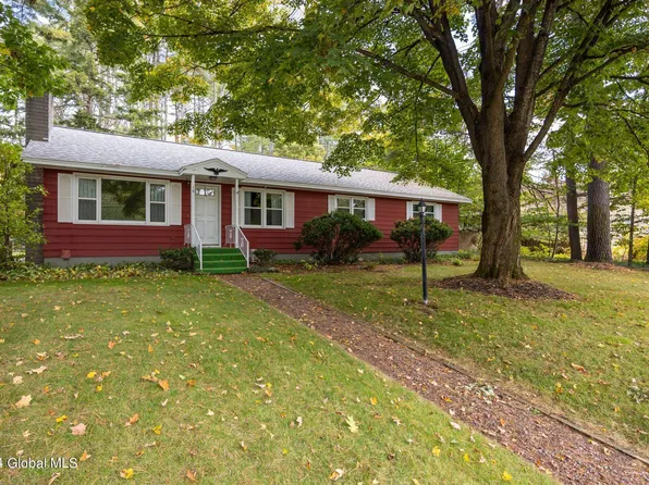 16 Fairview Road, Hadley, NY 12835