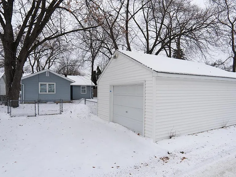 5048 Girard Ave N — Photo 17