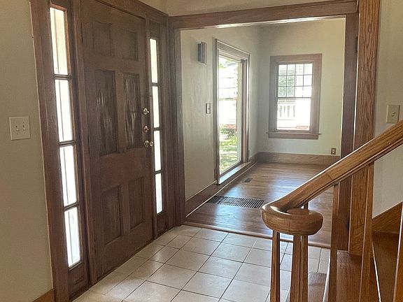 3rd image of 1042 N Amidon Ave