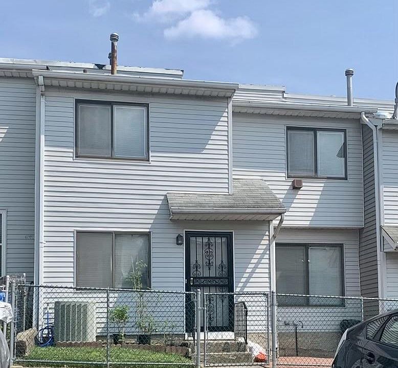 1st image of 362A Mosel Ave