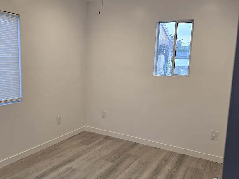 2706 Thornton Ave #B — Photo 8