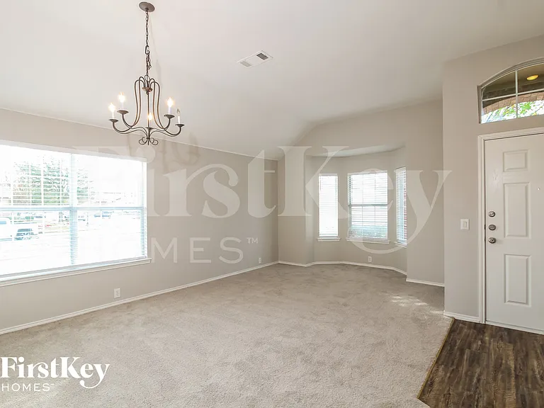 8749 Sagebrush Trl — Photo 4