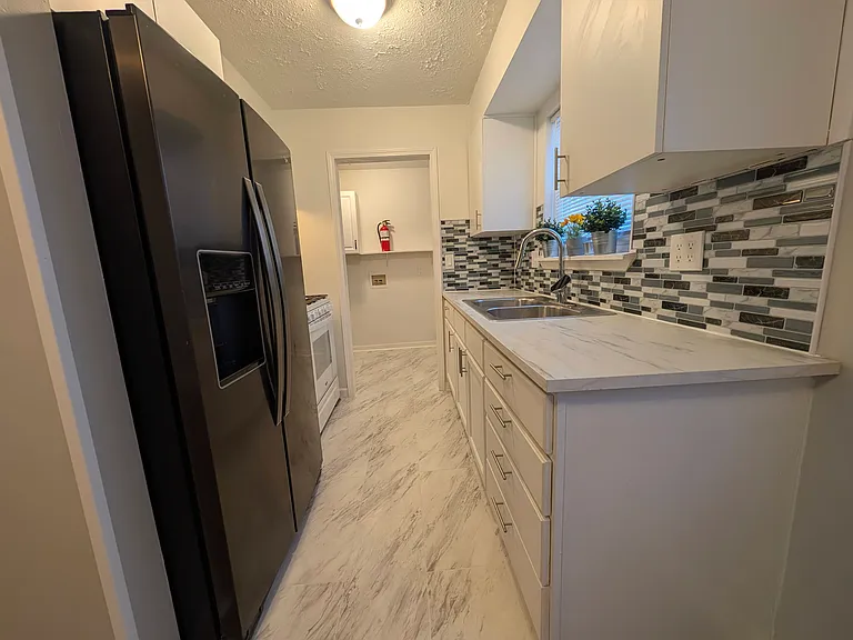 799 Gates Ave — Photo 7