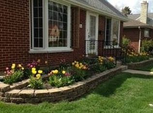 206 S Hi Lusi Ave, Mount Prospect, IL 60056