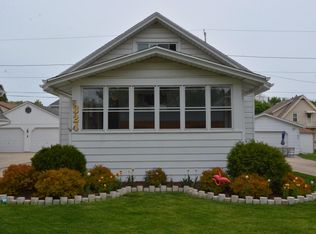 324 N 71st St, Wauwatosa, WI 53213