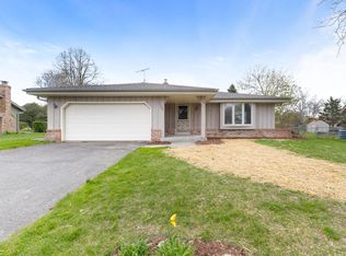 1122 Riverton Dr, Mukwonago, WI 53149