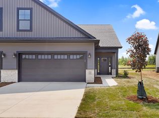 5 Prairie Trl, Monticello, IL 61856