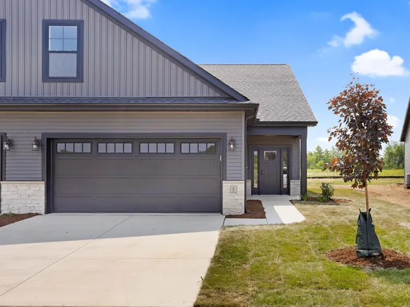 5 Prairie Trl, Monticello, IL 61856