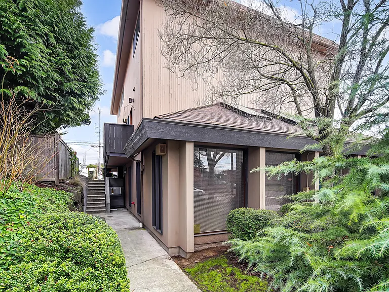4054 California Ave SW #4 — Photo 8