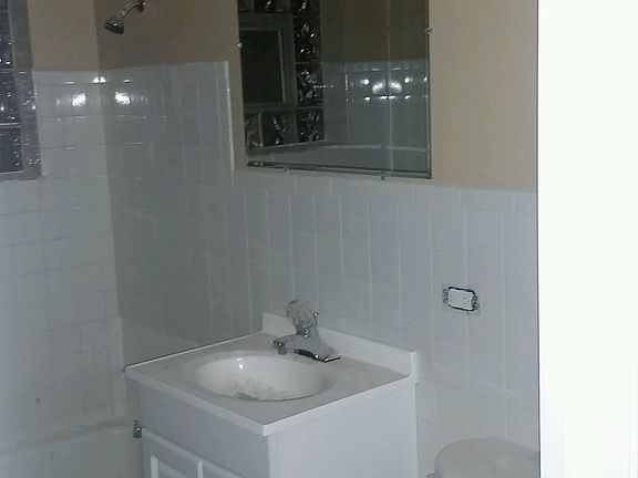 2nd image of 3229 Commercial Ave APT 3B