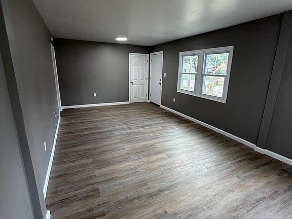 3rd image of 4135 W Lancaster AVENUE