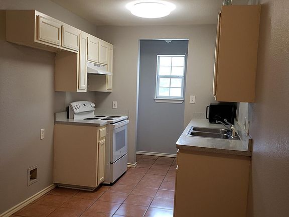 2nd image of 5216 Waddell St #B