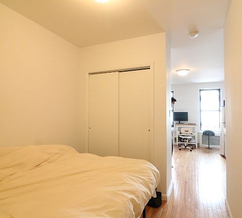 4th image of 441 W 49th St #7E