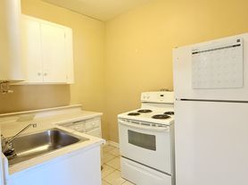 1441 Wyandotte St E, Windsor, ON