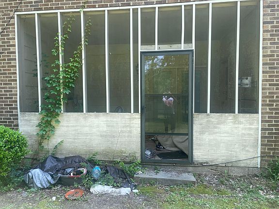 4th image of 160 Ash Dr