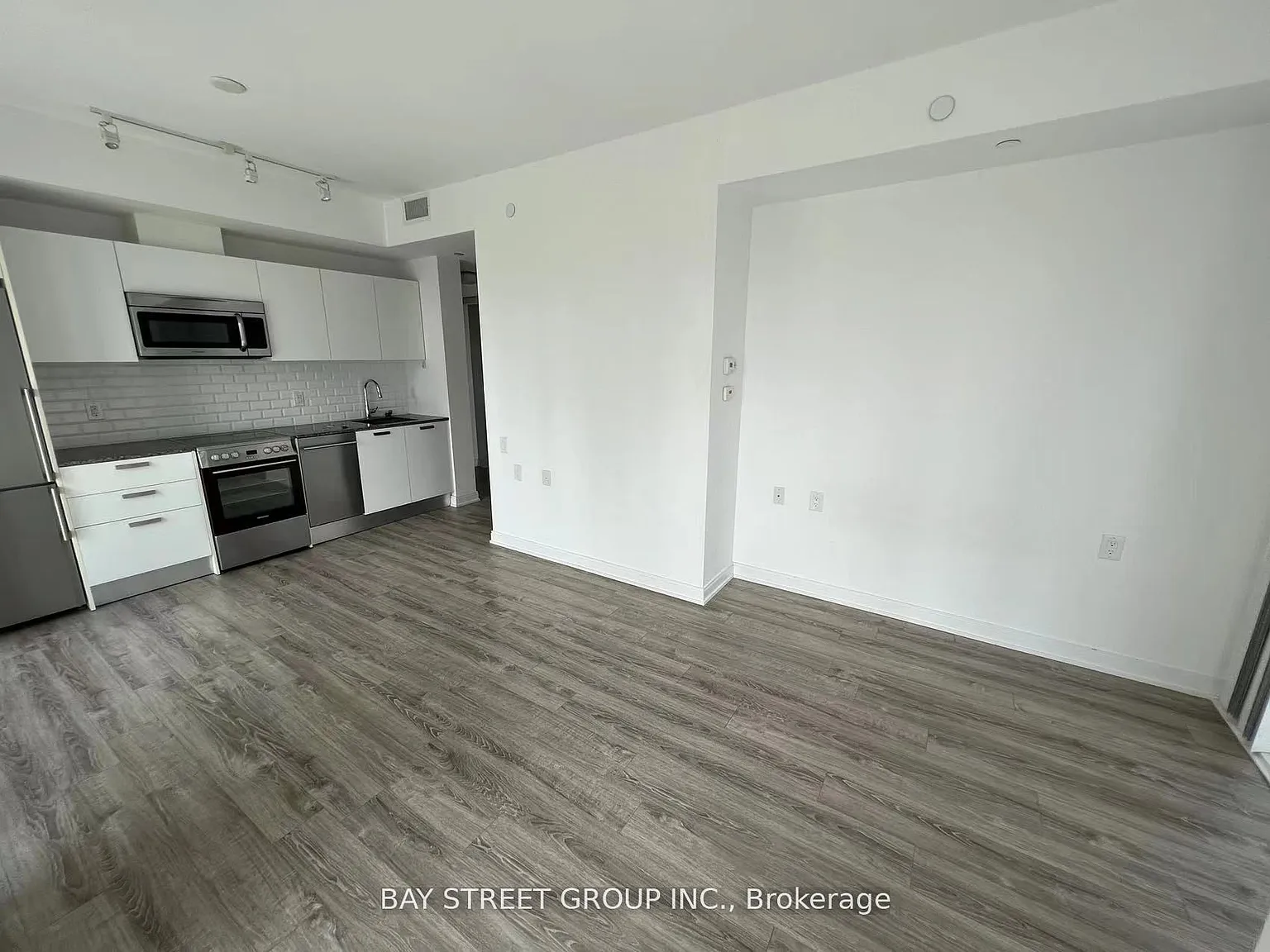 1 bed, $2,400 — Photo 2