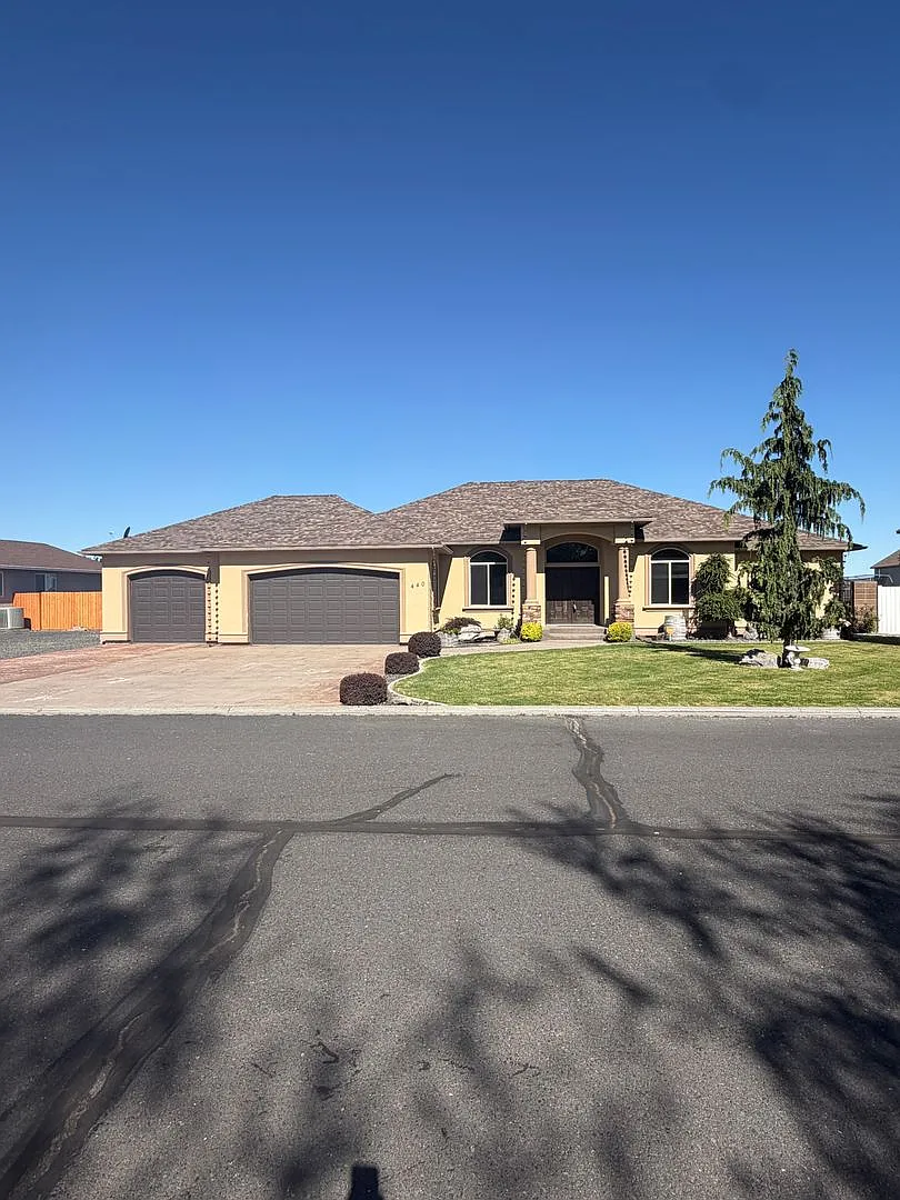 Large Custom Home for Rent in Pelican Point — Photo 1