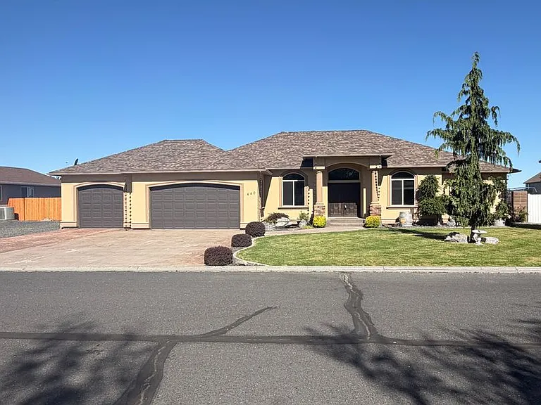 440 Dream St SE — Photo 1